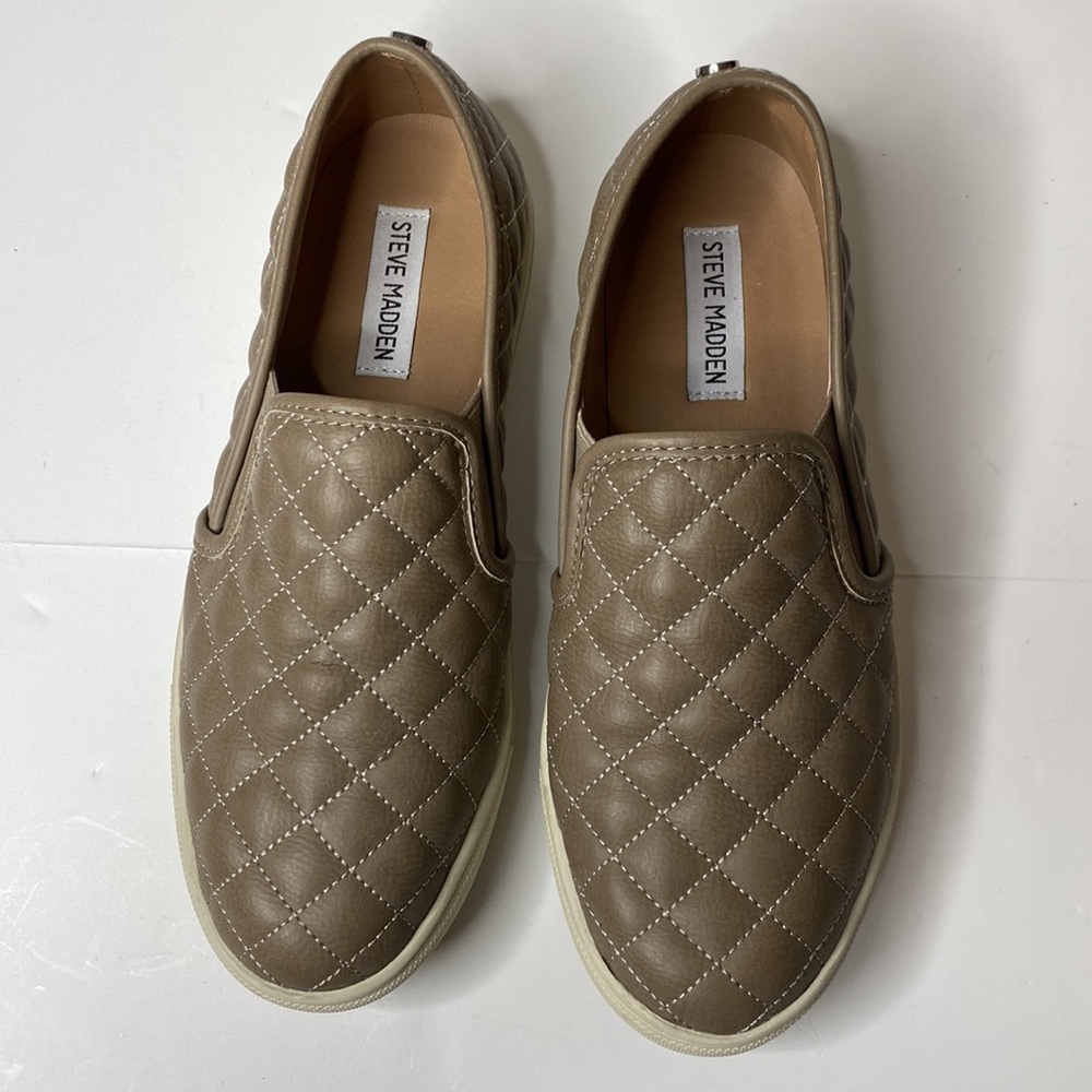 STEVE MADDEN Ecentreq Quilted Slip-on Comfort Shoe Tan size 9-1/2 - Picture 2 of 9